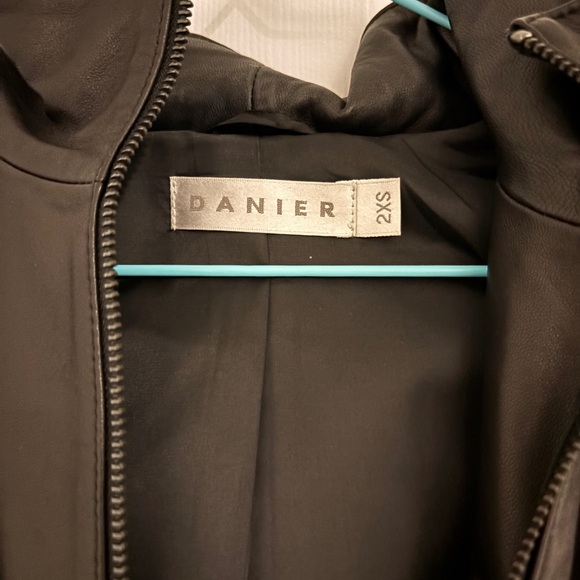 Danier Women's Black Leather Hooded Jacket - Picture 4 of 5
